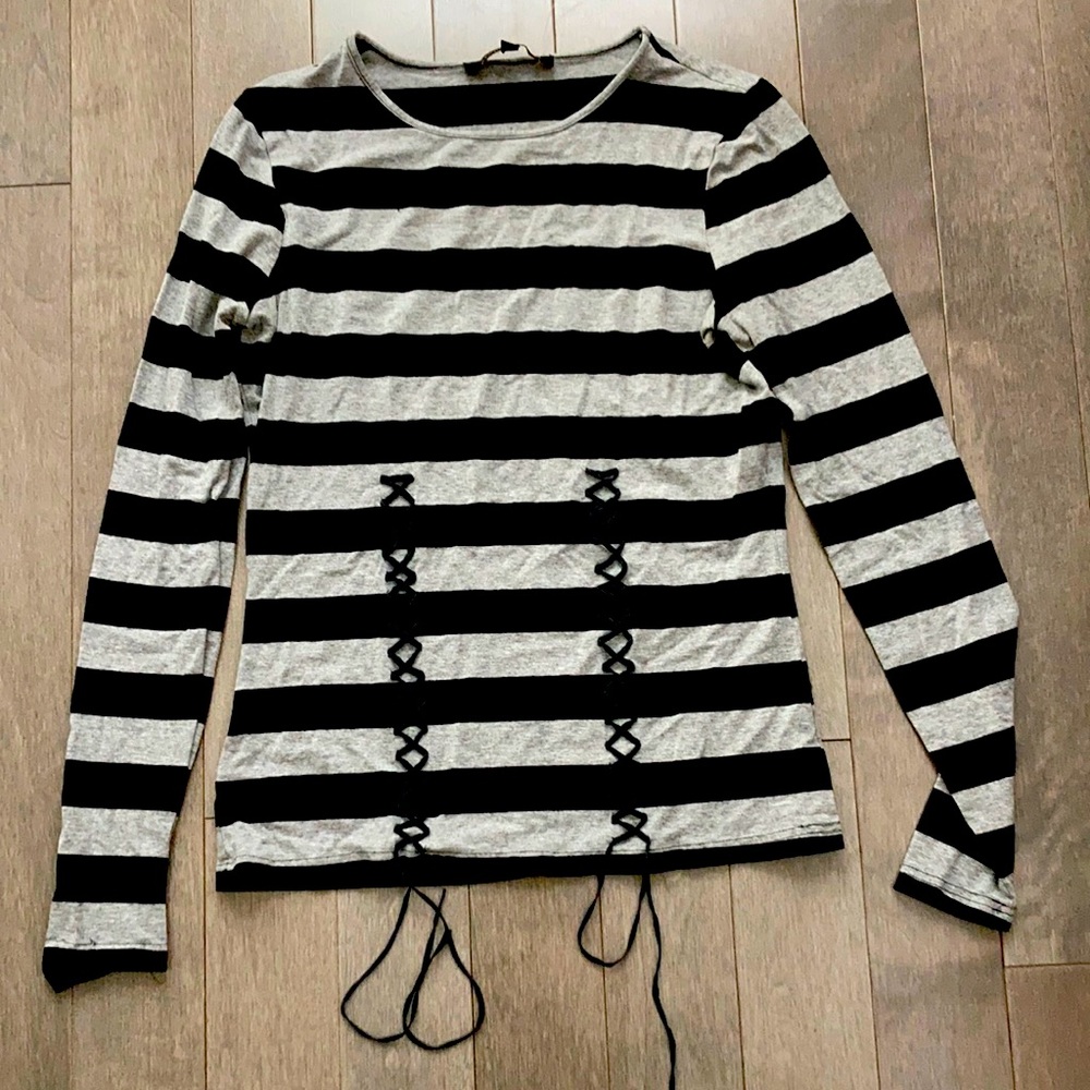 Stripe top with cute ribbon braid.
